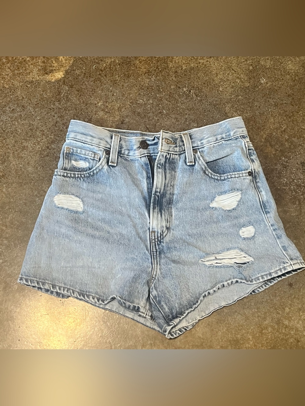 Levi’s High Waisted Mom Shorts 26